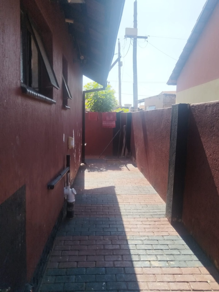 To Let 3 Bedroom Property for Rent in Lebanon North West
